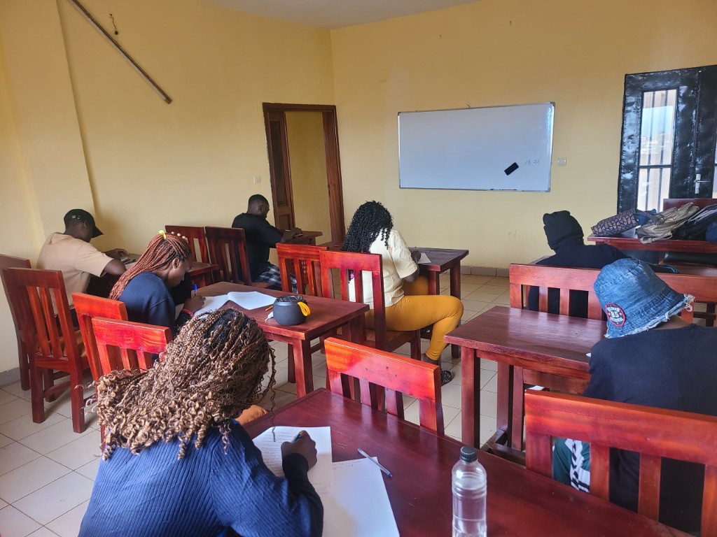 Salle de classe ILC Institut a Bafoussam — apprenants en cours